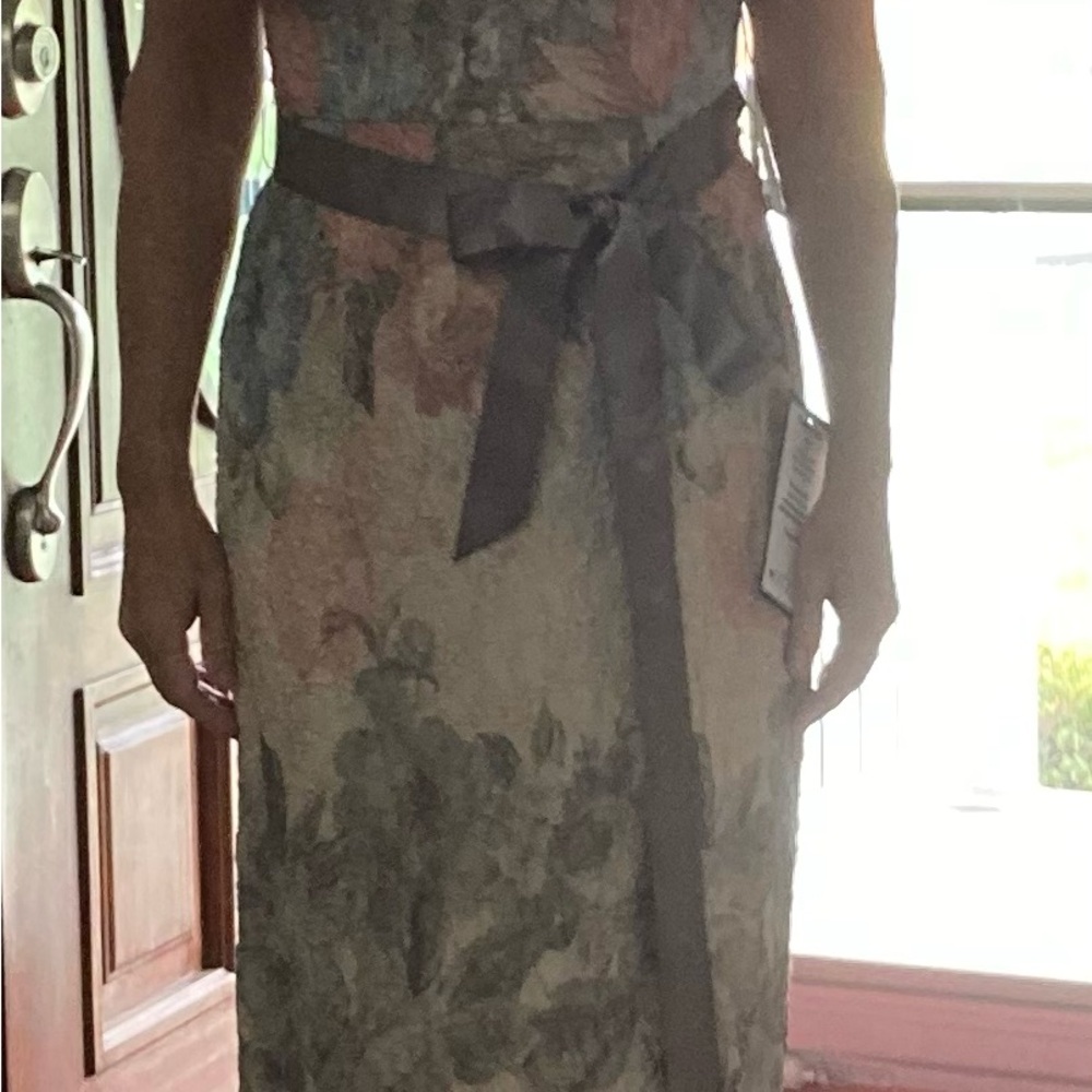 Dress - Picture 5 of 10